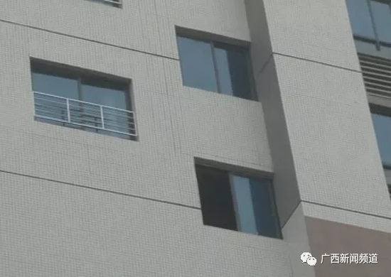 12日上午，經(jīng)過醫(yī)院治療后，女子華某已經(jīng)清醒，并能開口說話。華某對(duì)民警說：