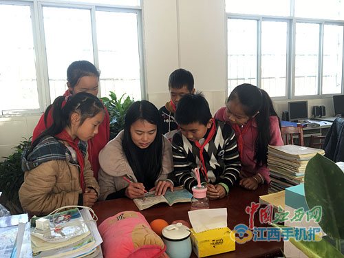 女教師備課本走紅 網(wǎng)友：這才是為人師表！