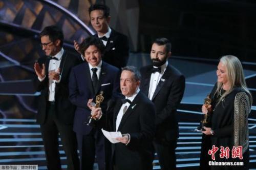 《尋夢環(huán)游記》獲最佳動畫長片。主創(chuàng)說表示《尋夢環(huán)游記》證明了藝術(shù)能跨越種族，傳播到全世界。