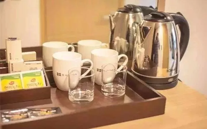 太惡心！女游客竟用酒店燒水壺煮自己的臟內褲