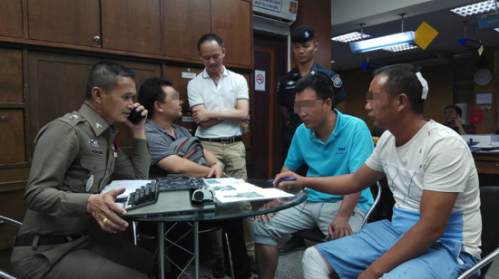 當?shù)鼐较蛑袊慰腿∽C（民族報）