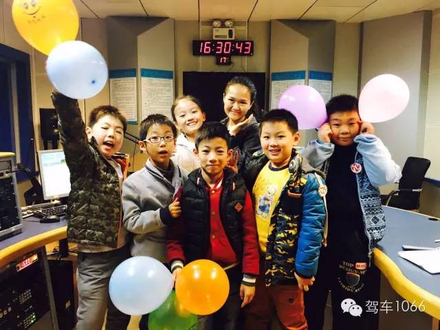 我們不光要成為銀行家，還要當(dāng)主持人！跟著子楊姐姐參觀河南電臺直播間！