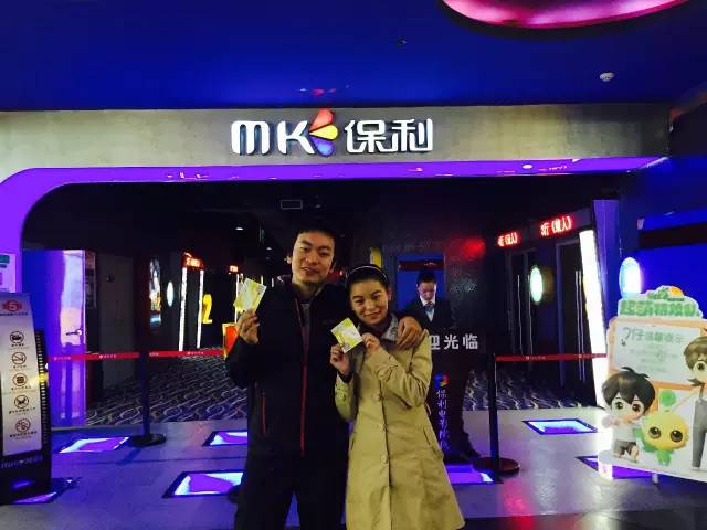 小情侶幸福的呢！