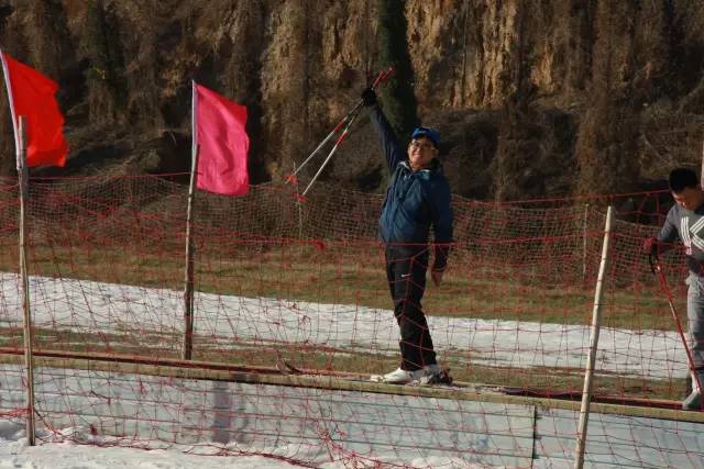 這幾個帥氣的姿勢，真的像專業(yè)級選手了呢