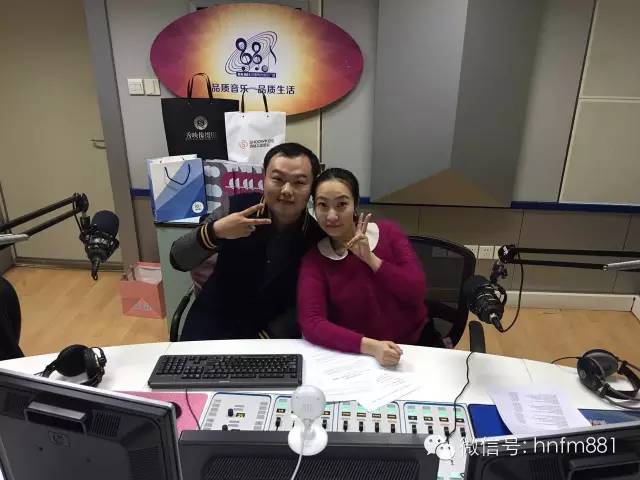 DJ子恒和小糖首先給我們送上祝福咯！