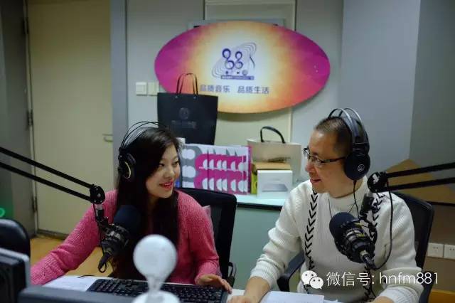 新聞先生凱文和新聞小姐李江也陪伴大家一同跨年！