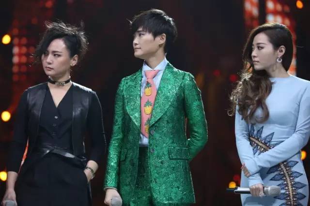 李宇春、周筆暢、張靚穎湖南臺(tái)跨年晚會(huì)同框