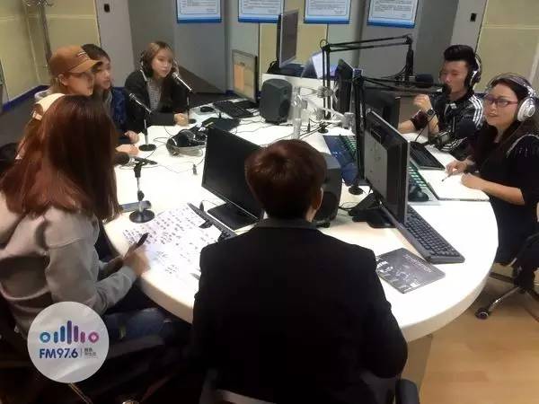 正式直播的時(shí)候，美少女們都非常認(rèn)真哦！