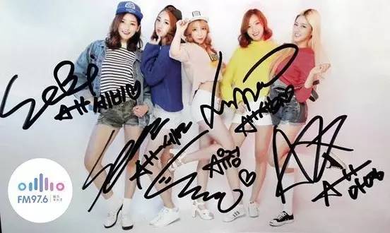 哎呦不錯(cuò)哦！路飛收到美女們的簽名照，到底中意哪一位呢？