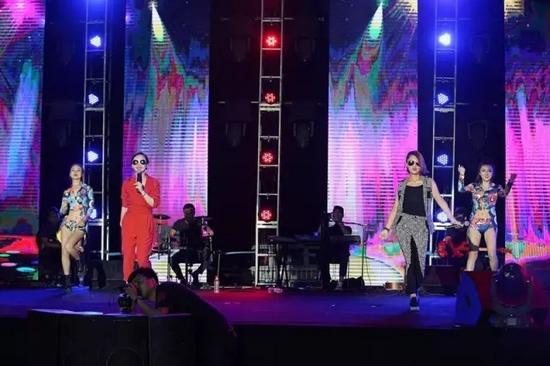 夢茹、怡璐《路燈下的小姑娘》