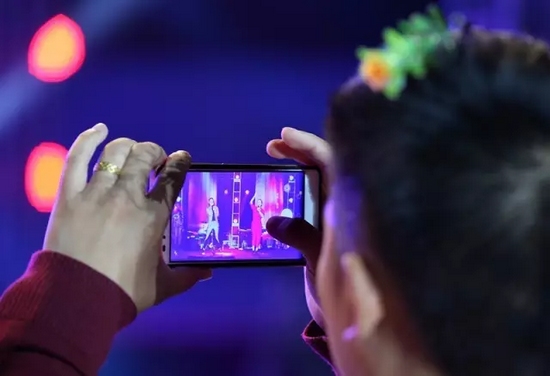 夢茹、怡璐《路燈下的小姑娘》