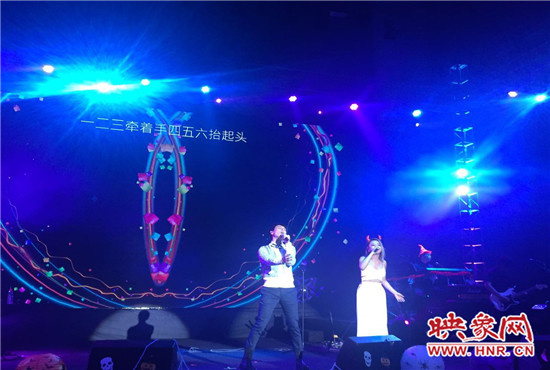 丁當現(xiàn)場分享了她的代表曲目，《猜不透》全場大合唱，歌手嚴爵充分展現(xiàn)創(chuàng)作型歌手的特點。