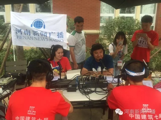 直播間被圍觀群眾包圍啦，是不是沒有看過我們的直播？