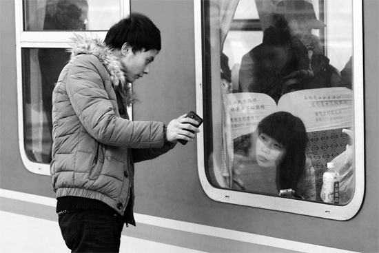 離別后，手機(jī)是傾訴思念最好的工具