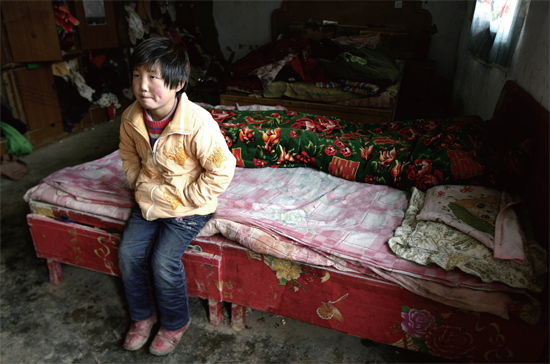 胡天格的家除了床鋪，再也看不到其他物件