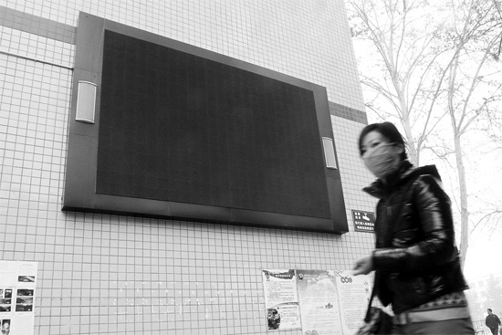 教育部下發(fā)通知，不僅要求學校引導學生勤儉節(jié)約，學 校也要節(jié)約辦公。昨天是開學第一天，鄭州市39中校園