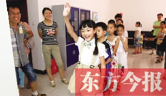 成長訓(xùn)練營面試在東方今報(bào)發(fā)行中心舉行。圖為面試現(xiàn)場