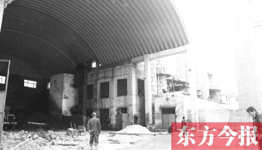 黃委會燃煤鍋爐房里幾臺機器正“整裝待發(fā)”，大煙囪拆除難