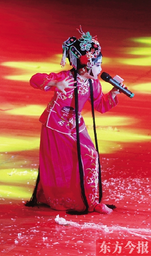 11月16日，《非常6+1》河南區(qū)總決賽現(xiàn)場，入圍選手們上演了一場精彩的比賽