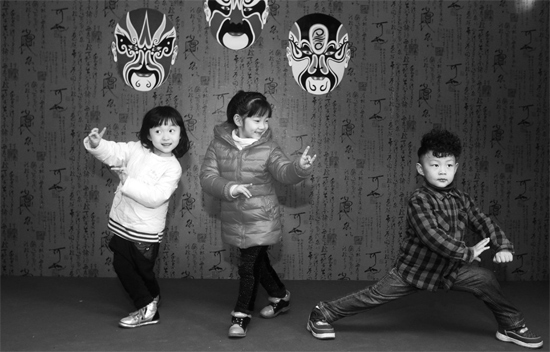 11月19日，鄭州市銘功路小學(xué)的金名劇場