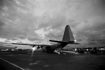 3月23日，中非共和國首都班吉，從加蓬首都利伯維爾出發(fā)的法國增援部隊共計200名士兵抵達班吉國際機場