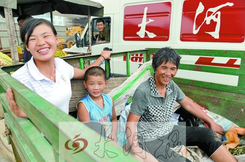 鄭州企業(yè)爭(zhēng)買愛心瓜 開封瓜農(nóng)3500斤西瓜被買空