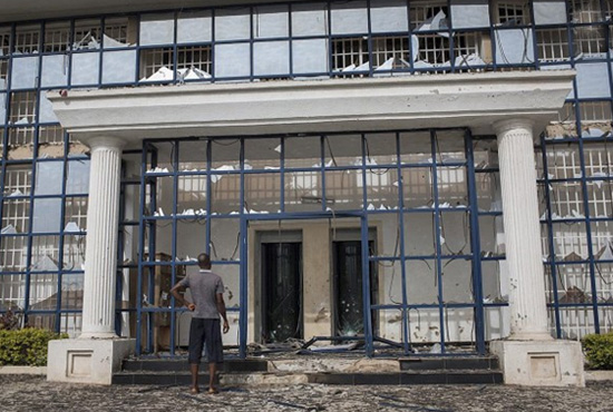 尼日利亞伊斯蘭極端武裝組織“博科圣地”約貝州古杰巴(Gujba)市的農(nóng)業(yè)學(xué)院，射殺數(shù)十名學(xué)生。