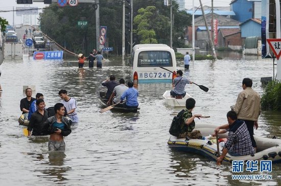 臺(tái)風(fēng)“菲特”造成浙江余姚市城區(qū)大面積被淹，城市交通基本癱瘓，部分區(qū)域停電停水。