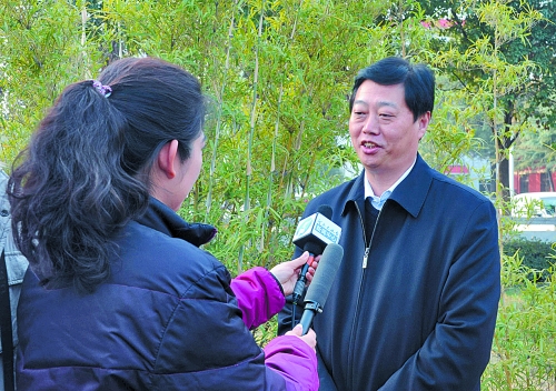 十八大代表、南陽(yáng)市委書記李文慧談學(xué)習(xí)十八大精神體會(huì)