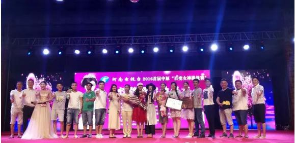 大賽總導(dǎo)演王軍嶺先生親臨現(xiàn)場，為報(bào)名點(diǎn)指導(dǎo)工作