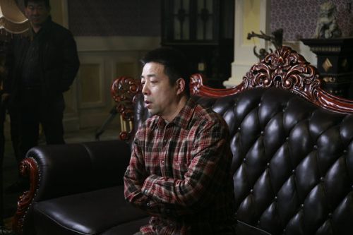 《大河兒女》導(dǎo)演安健接受媒體記者的訪問。