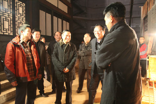 省委常委、常務(wù)副省長(zhǎng)李克視察慰問(wèn)