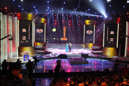 1月18日晚，2012年河南十大三農(nóng)新聞人物在河南電視臺(tái)演播廳揭曉。