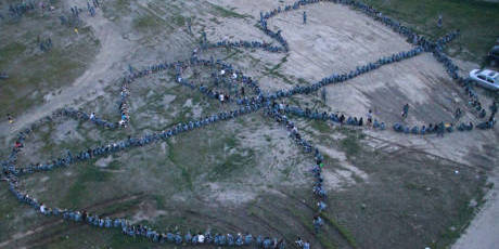 長春近千人湊成巨大愛心向女同學(xué)求愛