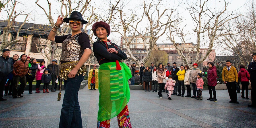 杭州老年舞蹈隊(duì)“雷人”走秀