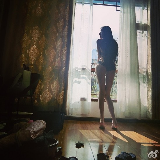 15歲少女為情整容變蛇妖 一夜爆紅 15歲少女為情整容變蛇妖 一夜爆紅