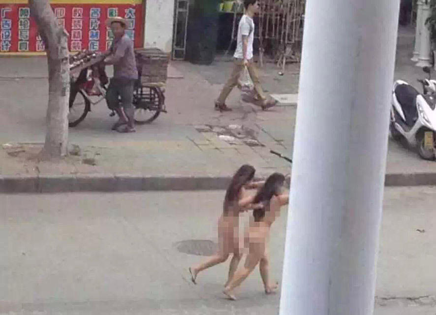 兩裸女在惠州鬧市狂奔 兩裸女在惠州鬧市狂奔