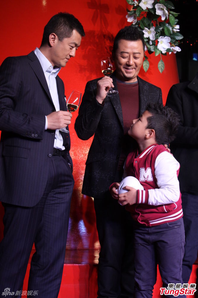 李亞鵬、郭濤父子相活動(dòng)