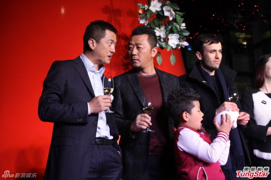 李亞鵬、郭濤父子相活動(dòng)