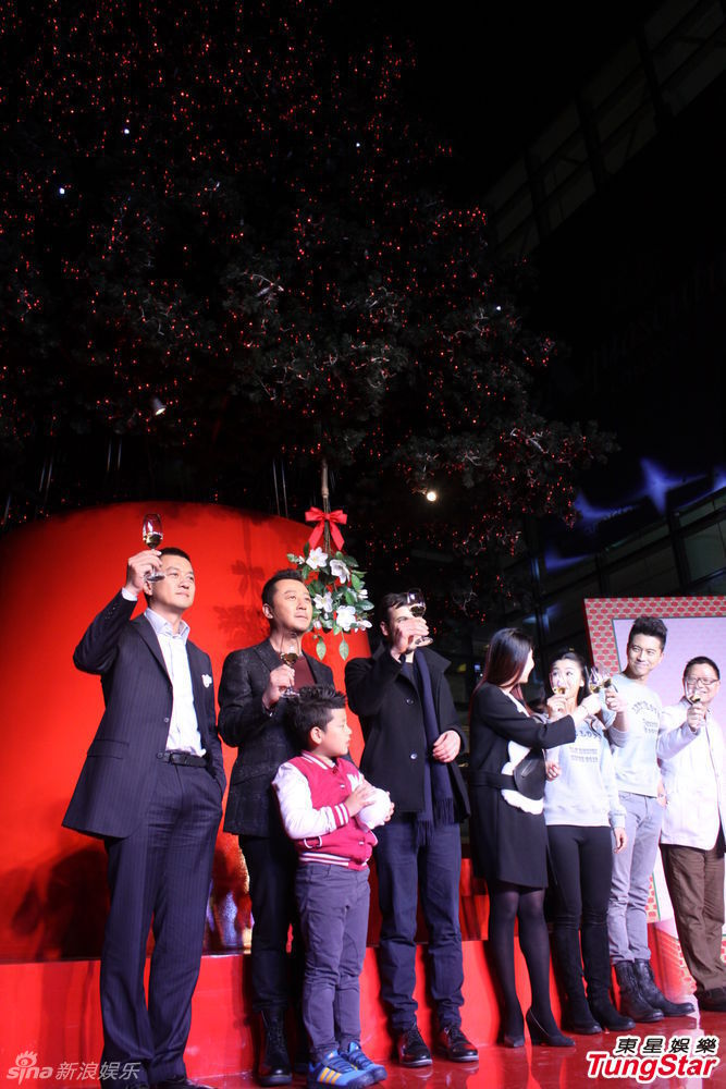 李亞鵬、郭濤父子相活動(dòng)