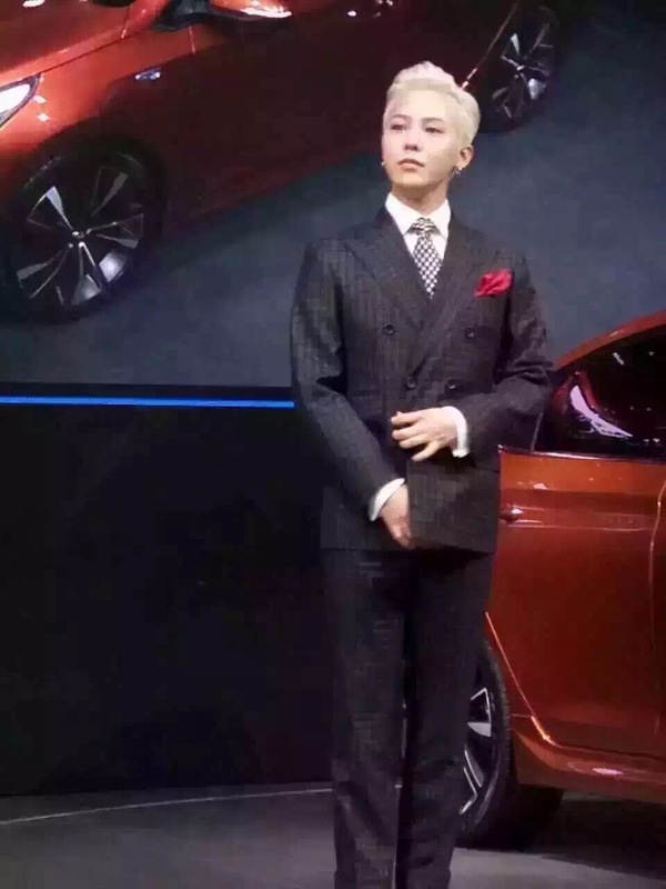 權(quán)志龍亮相北京車(chē)展 代言北京現(xiàn)代悅納