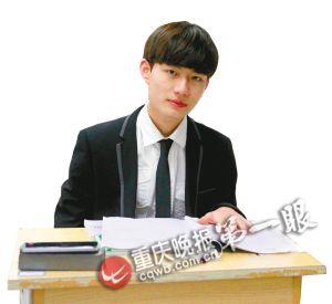 穿上正裝的女生更優(yōu)雅成熟了；男生常常被女生夸獎長得帥。