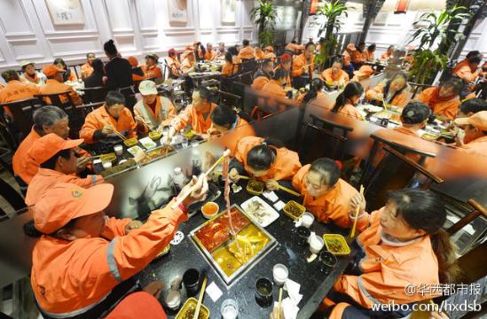 火鍋店閉門(mén)謝客 專(zhuān)門(mén)宴請(qǐng)180位環(huán)衛(wèi)工