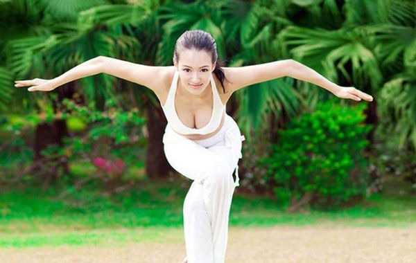 　圖為瑜伽教母性感寫真。