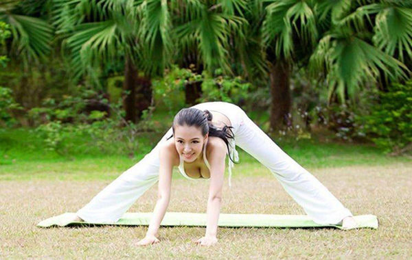 圖為瑜伽教母性感寫真。