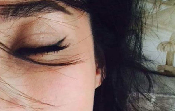 蔣勤勤吊帶美照。