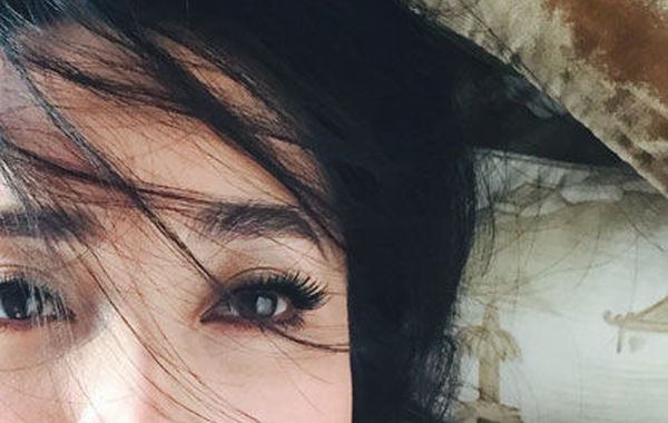 蔣勤勤吊帶美照。