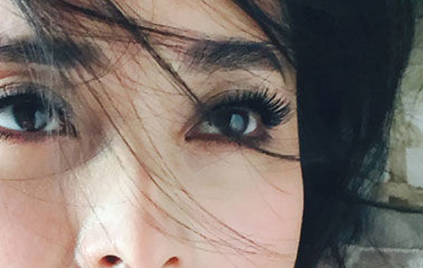 蔣勤勤吊帶美照。