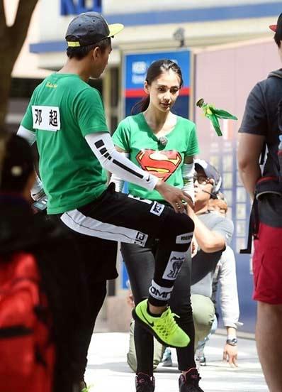 “跑男”真的很拼！baby朋友圈曬后背紅腫照