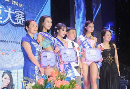 新疆母女姐妹花在胸模大賽奪冠 新疆母女姐妹花在胸模大賽奪冠